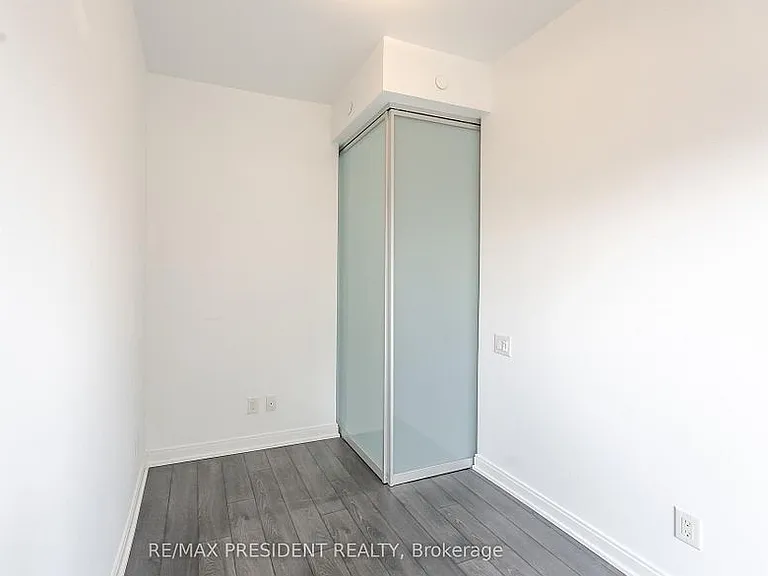 50 Charles St E #2715 — Photo 39