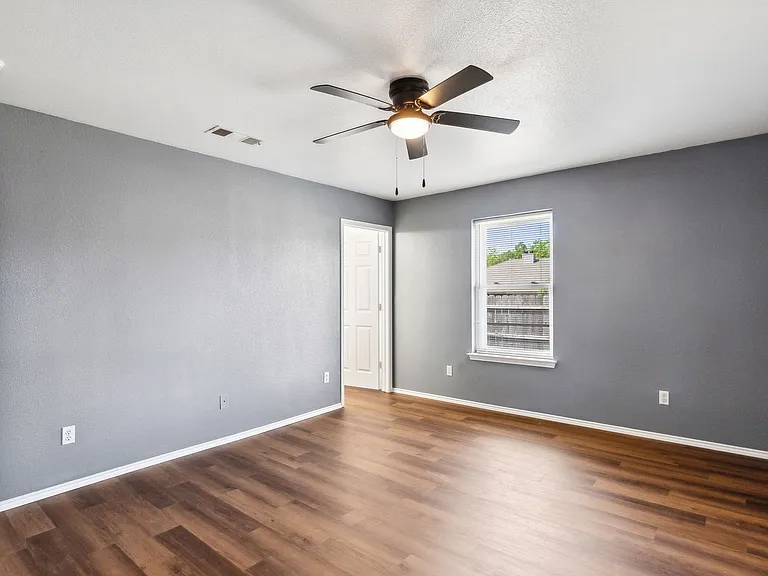 1502 Sharron Ct — Photo 17