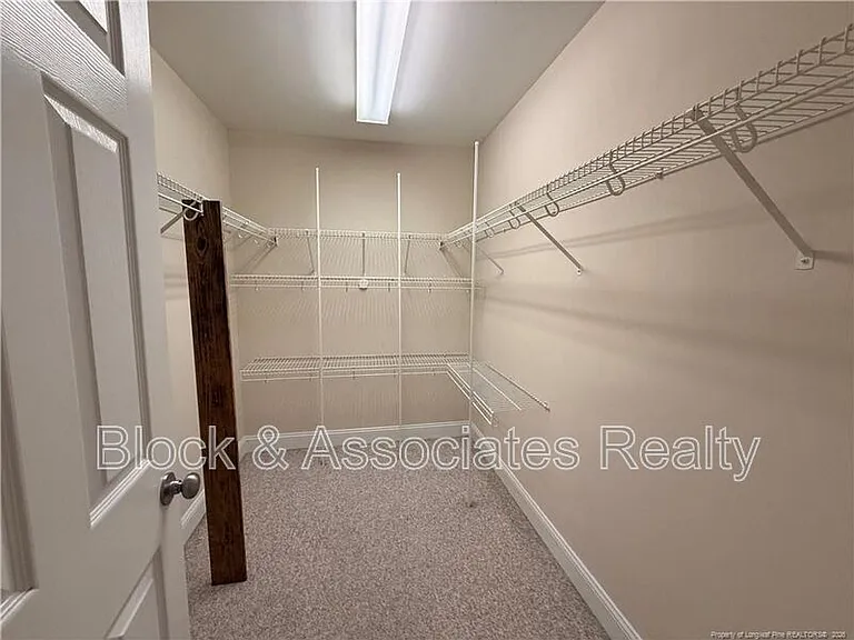 1165 Greenbriar Dr — Photo 13