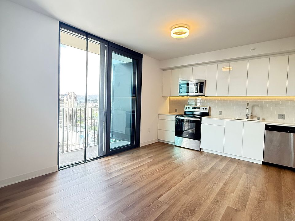 1st image of 987 Queen St #3511