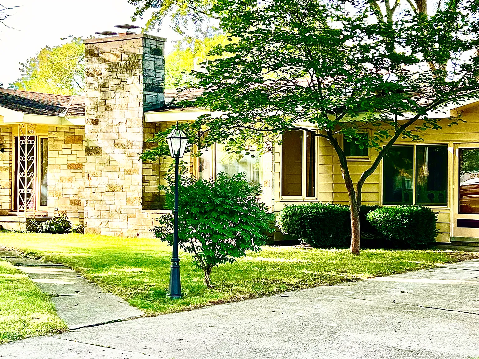 3 bed, 1.5 bath, 1400 sqft, $2,200 — Photo 1