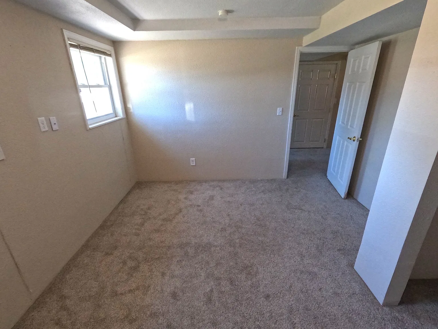 4 bed, 1728 sqft, $800 — Photo 1