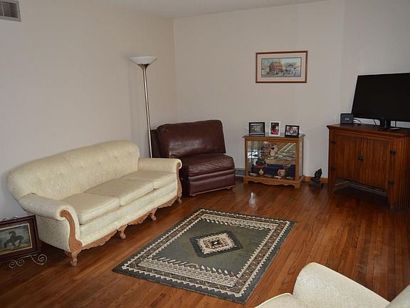 3rd image of 107 Riverview Dr