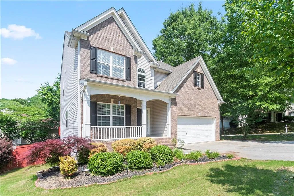 5 bed, 3.5 bath, 2424 sqft, $2,995 — Photo 3