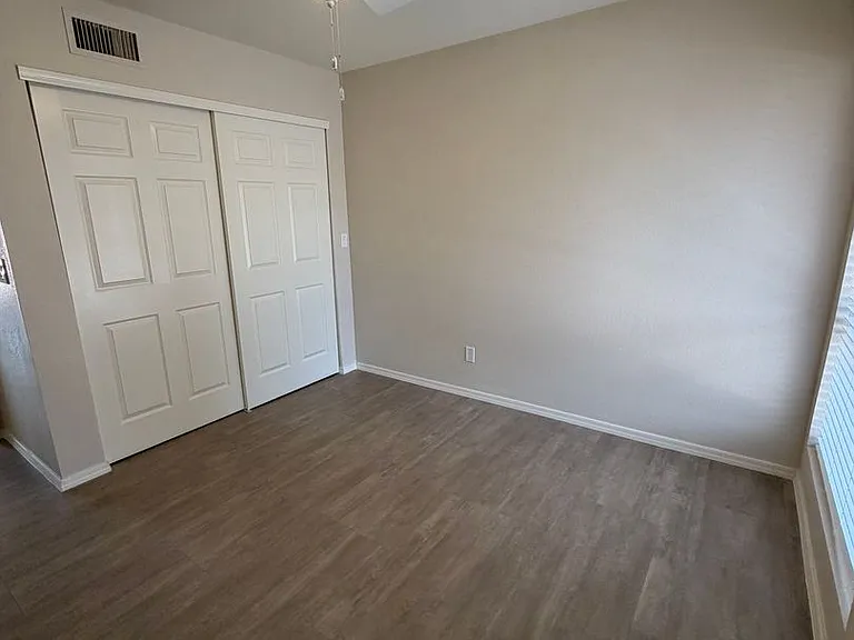 1716 E Redfield Rd — Photo 16