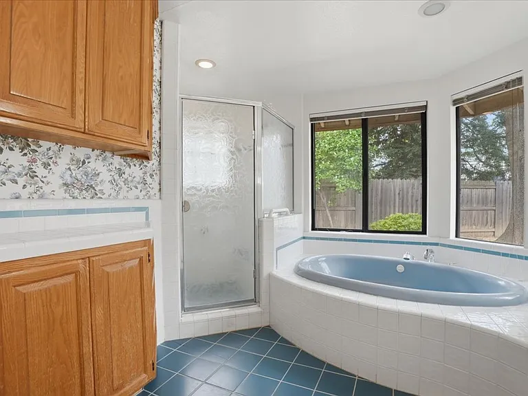 654 Jerome St — Photo 33