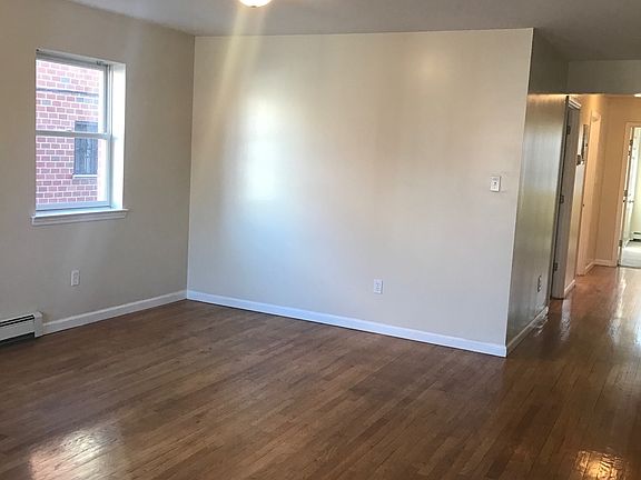 3rd image of 13224 59th Ave #2FL