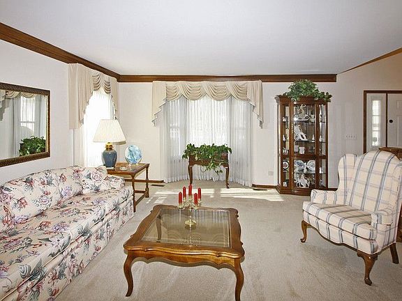 5th image of 22112 Cambridge Dr