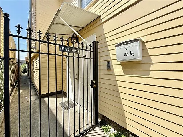 2 bed, 2.0 bath, 1040 sqft, $1,600 — Photo 2