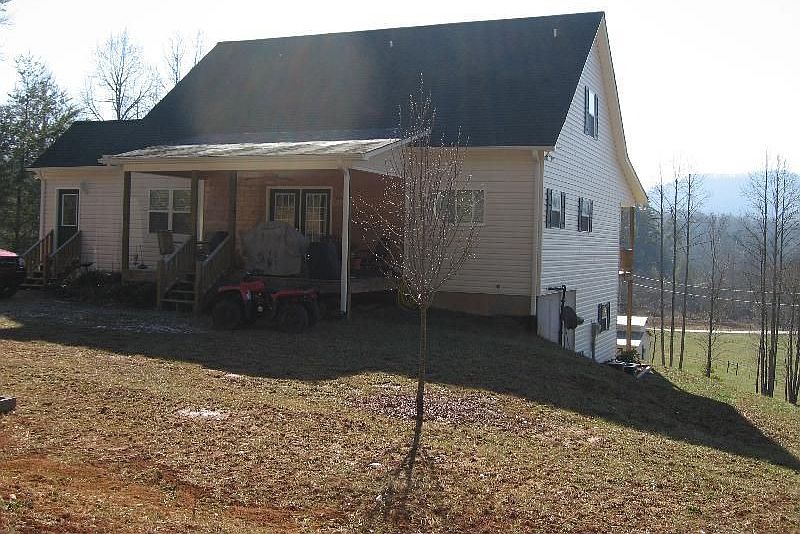 2nd image of 895 Henderson Rd