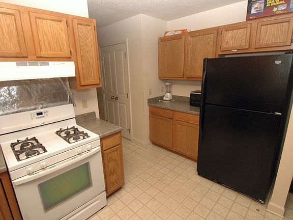 5th image of 932 Etna St