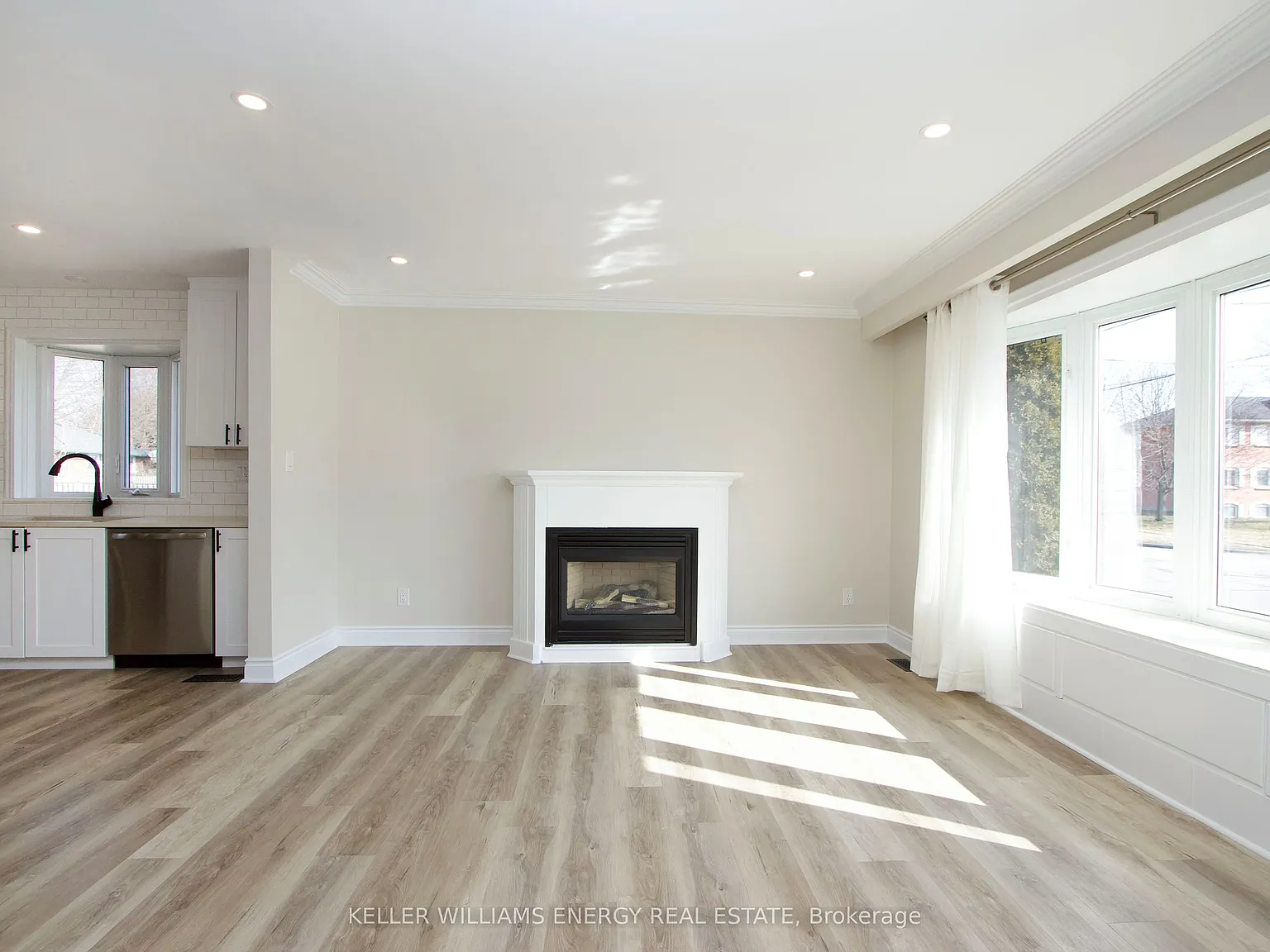 3 bed, $2,395 — Photo 2