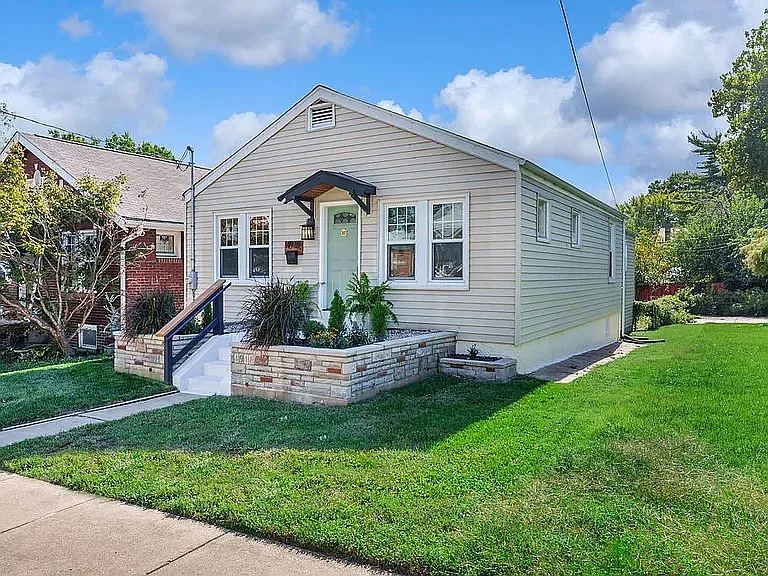 4918 Tiemann Ave — Photo 2