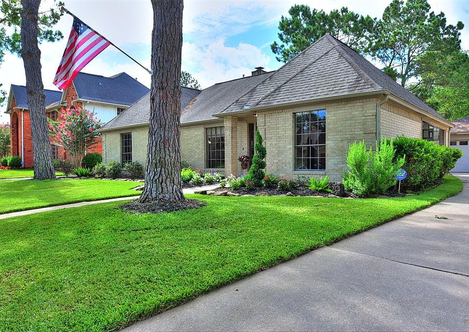 1st image of 22515 Wildwood Grove Dr