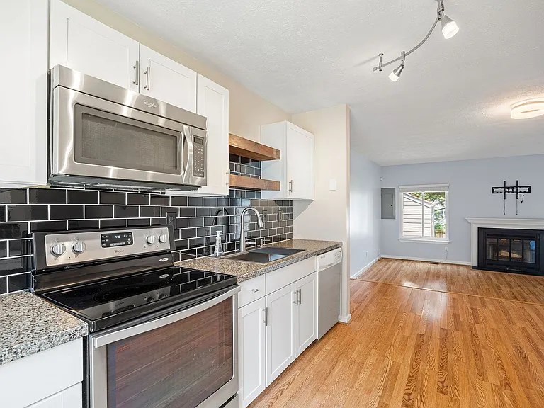 2087 Airy Cir — Photo 10