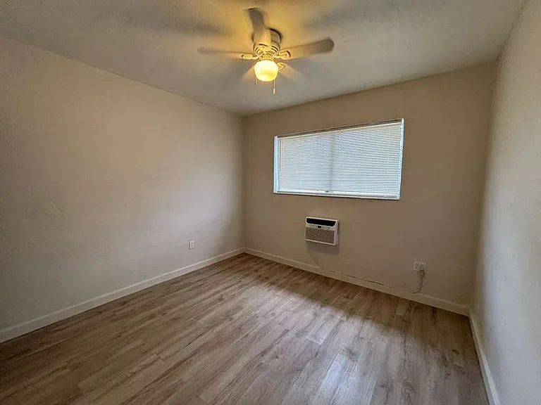 381 Sharar Ave — Photo 13