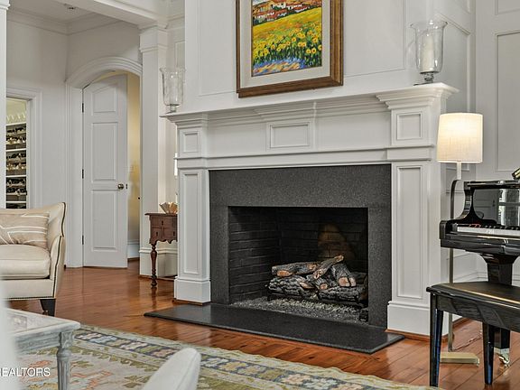 4th image of 3410 Lake View Dr