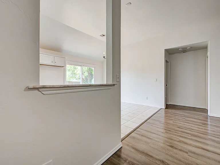 608 Cavecreek St — Photo 10