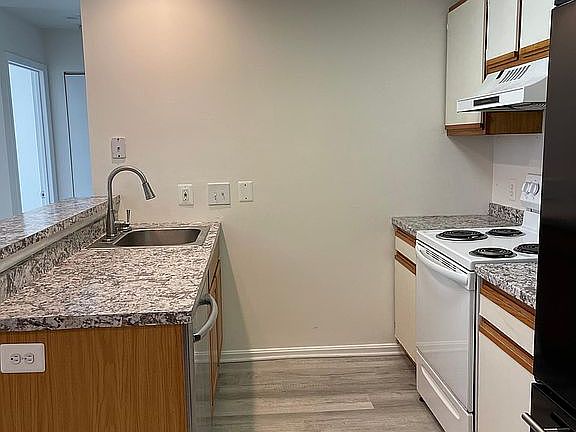 2nd image of 111 Driftwood Ct #117