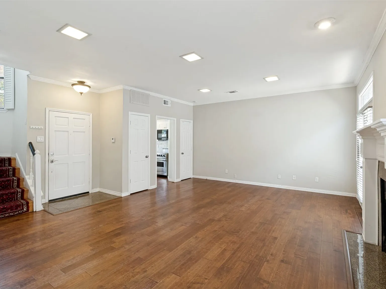 2 bed, 2.5 bath, 1008 sqft, $2,395 — Photo 2