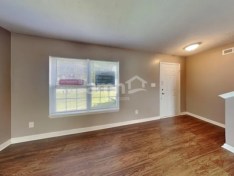 787 Tulip Ln — Photo 9