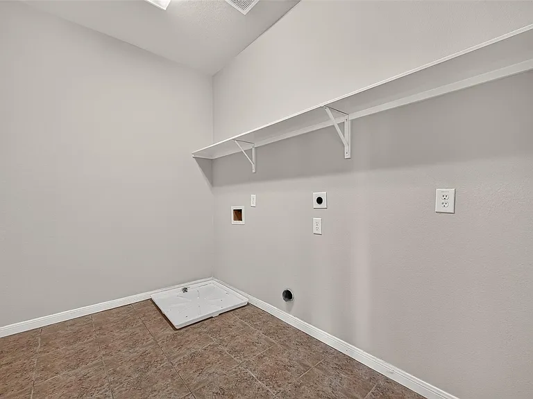 2110 Castle Gardens Ln — Photo 32