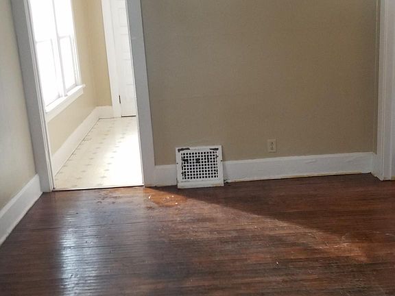 4th image of 814 Irving Ave