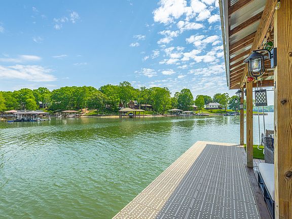 5th image of 1738 Bayfront Dr