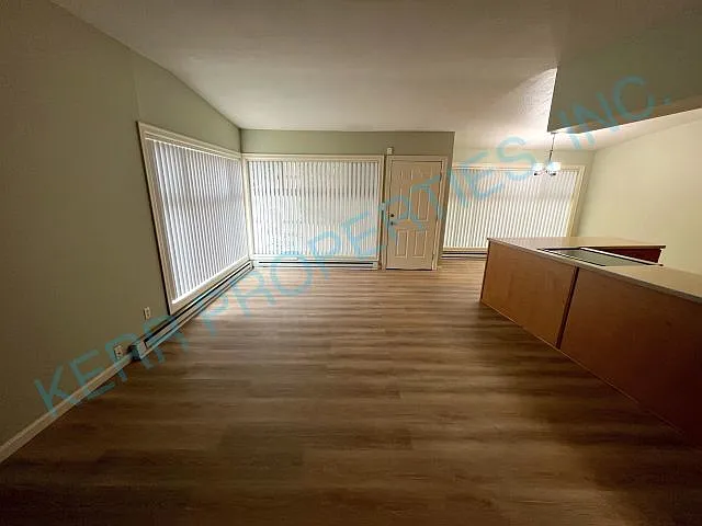 Charming 2-Bed Sanctuary in Heart of Portland Cozy 800 Sq. Ft. at 3824 SE 51st Ave! — Photo 3