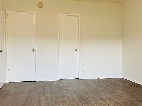 2nd image of 917 Centinela Ave #7