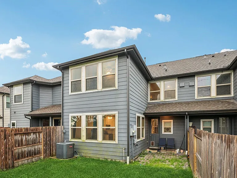 7333 Hinsdale Dr — Photo 26