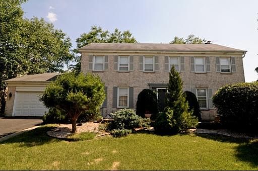 1st image of 211 W Plum Grove Cir