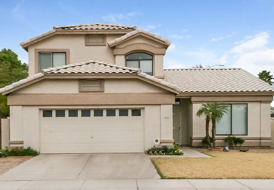 2424 E Longhorn Pl
