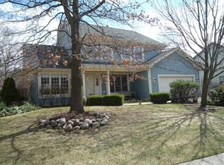 97 S Old Creek Rd, Vernon Hills, IL 60061