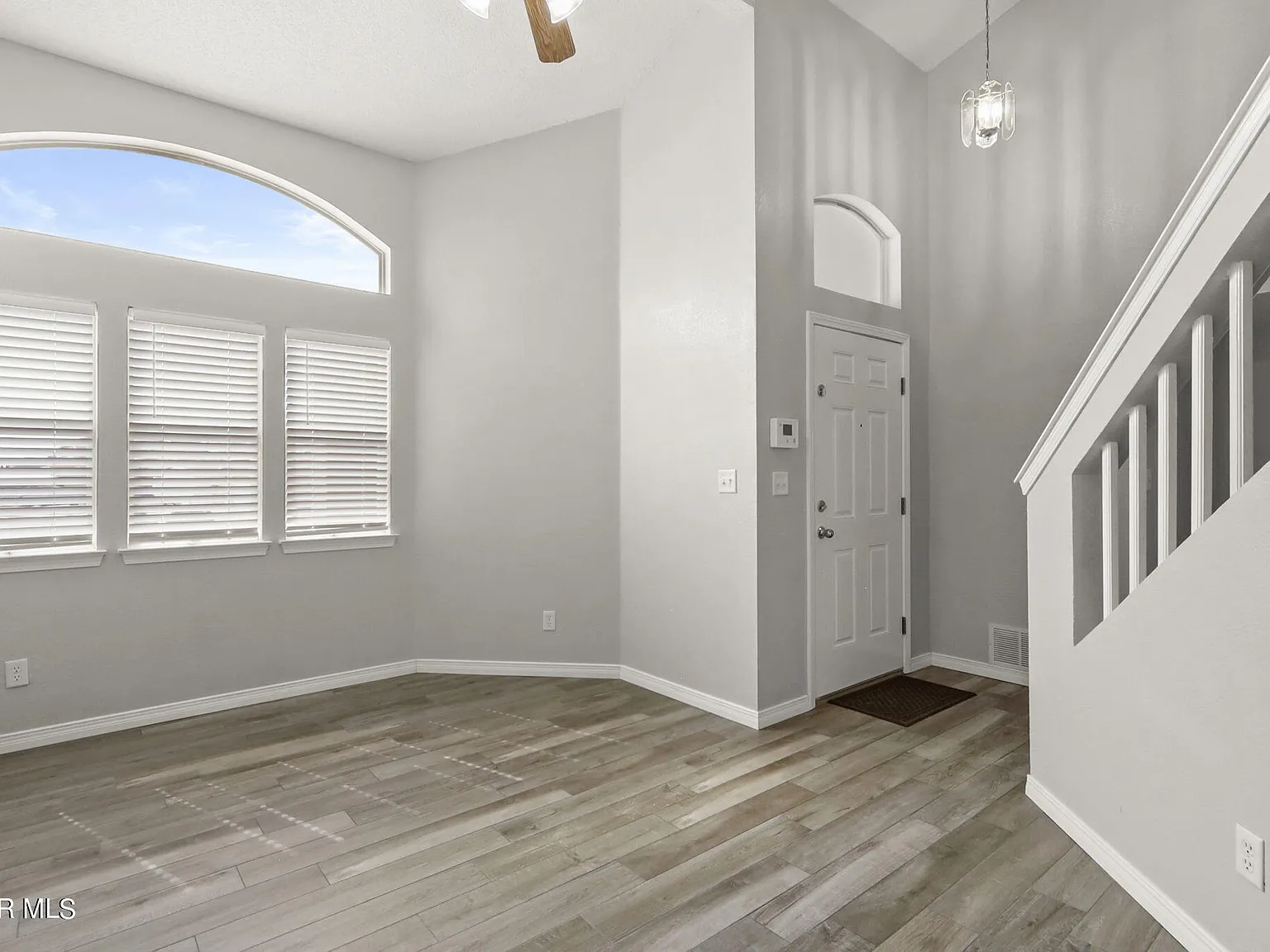 3 bed, 2.5 bath, 1729 sqft, $2,000 — Photo 2