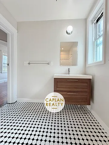 542 Chapel St #E — Photo 14