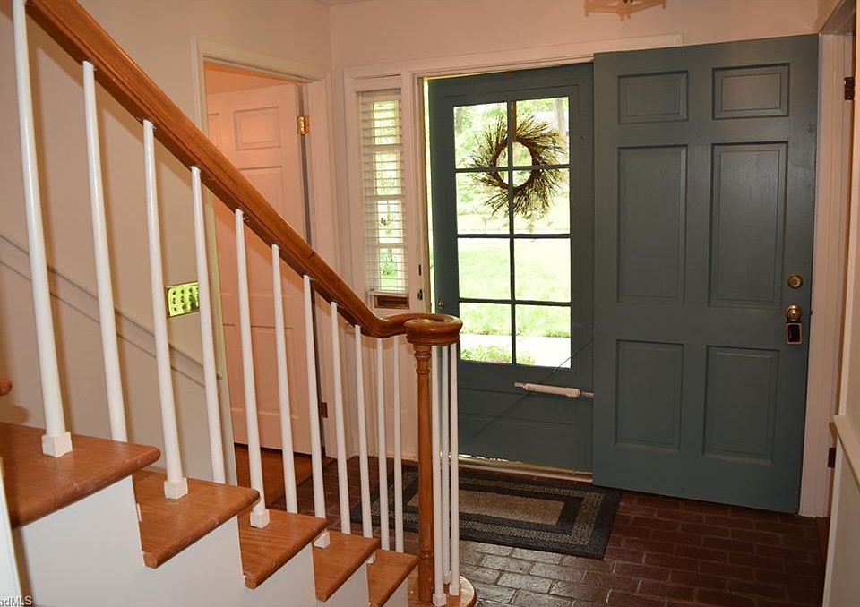2nd image of 3021 Prytania Rd