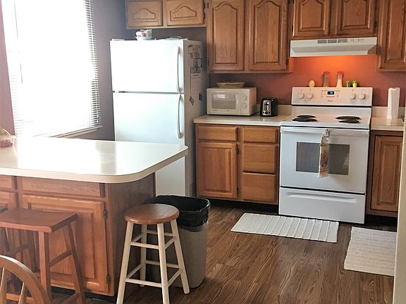 3rd image of 605 Ramblewood Ct