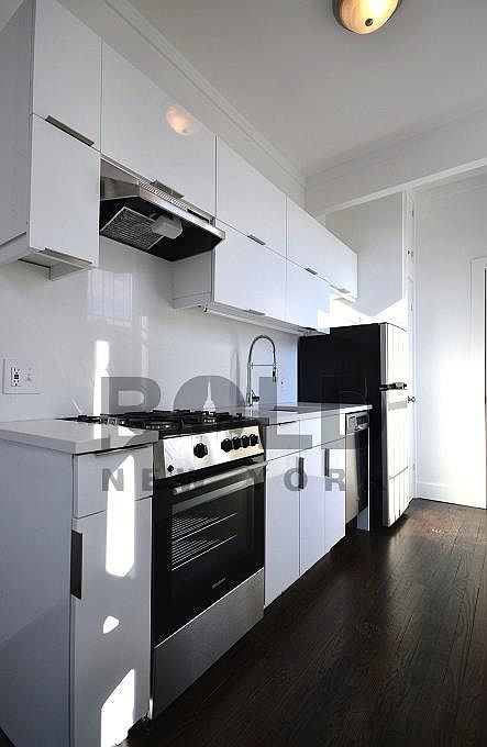 1st image of 109 Saint Marks Pl APT 022