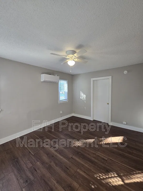 1 bed, 1.0 bath, $700 — Photo 2
