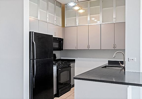 5th image of 68 Bradhurst Ave APT 8B