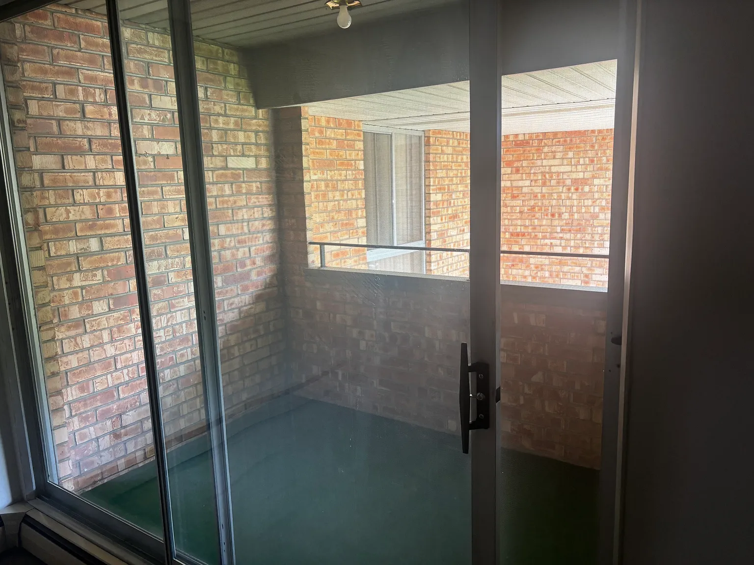 2 bed, 1.5 bath, 950 sqft, $1,700 — Photo 2
