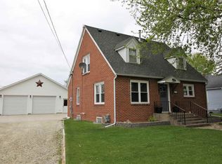 129 W Butler St, Manchester, IA 52057