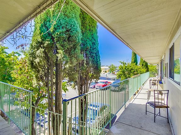 4th image of 381 Millar Ave