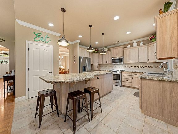 3rd image of 2440 Crescent Moon Ct