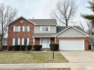 6607 N Camelot Rd, Peoria, IL 61615