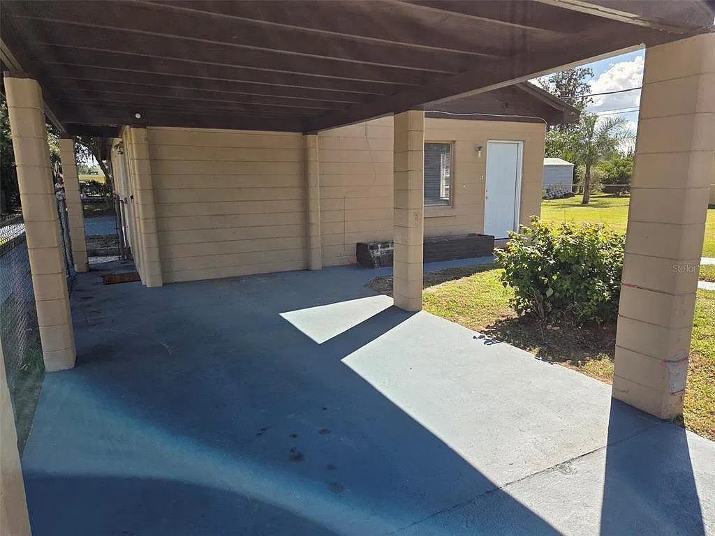 3 bed, 1.0 bath, 888 sqft, $2,000 — Photo 2