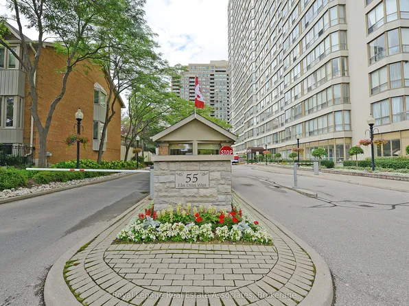 55 Elm Dr W #501, Mississauga, ON L5B 3Z3