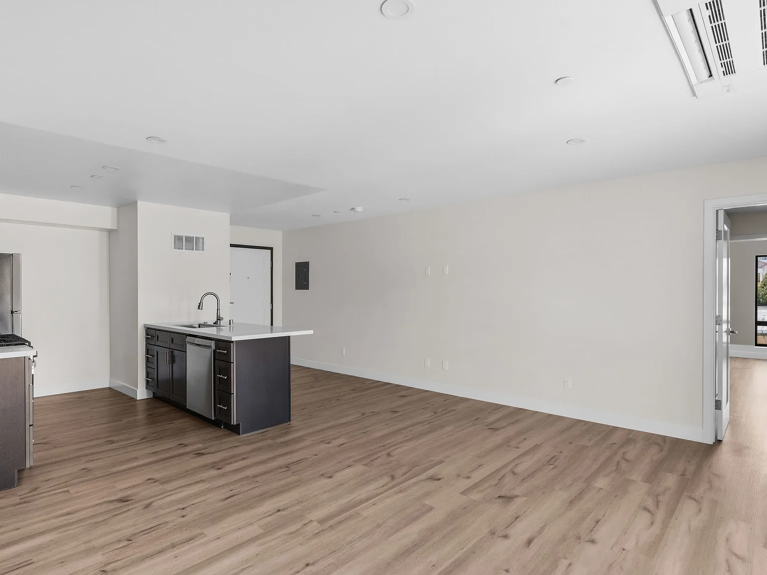 Alabama Apartments - 4364 - 302 — Photo 4