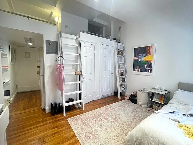 210 W 16th St #4D — Photo 2